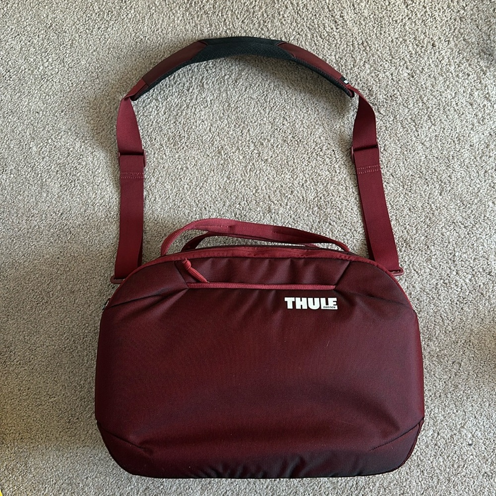 Thule Overnight Bag - gently used, like new